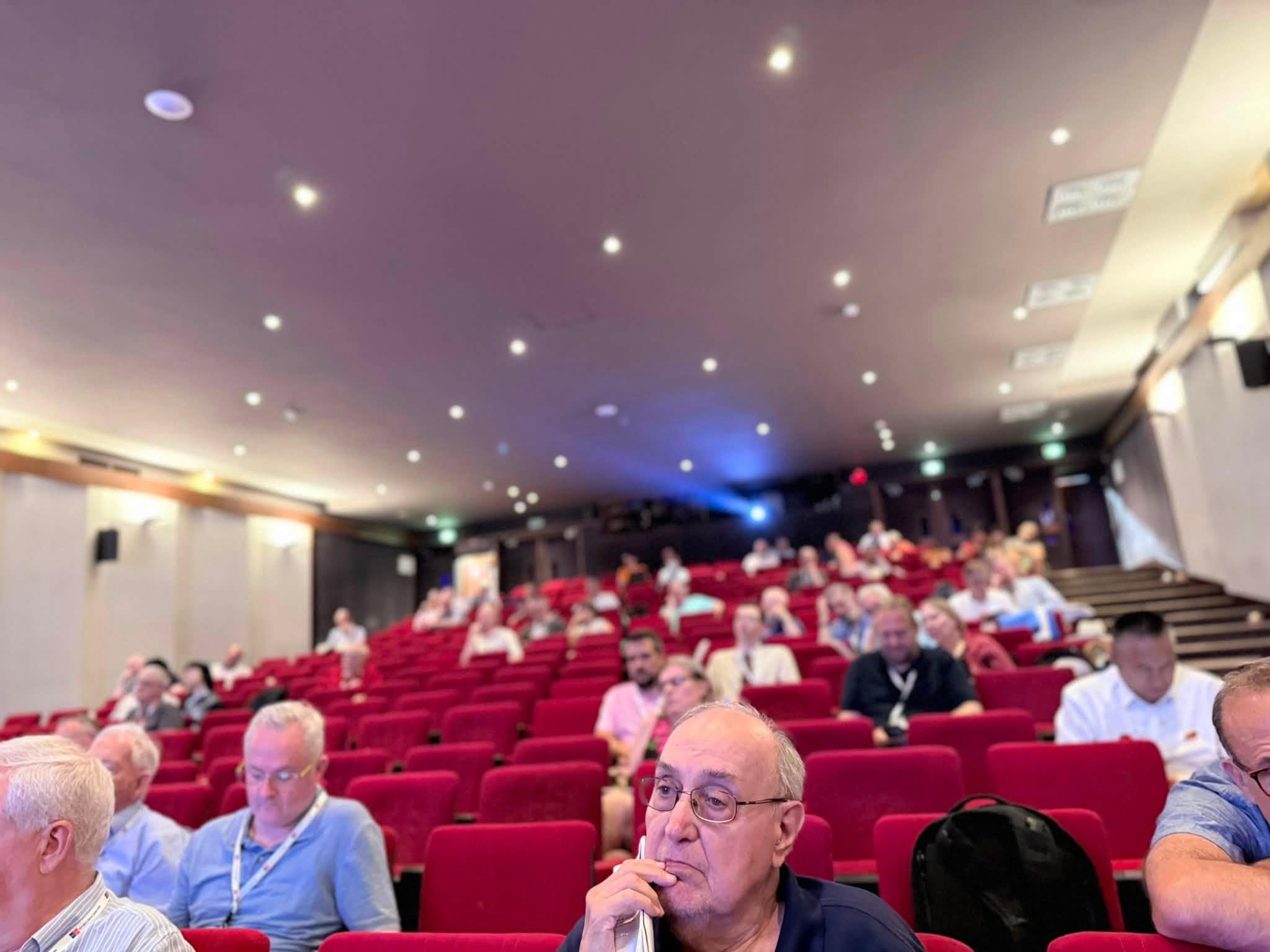 Mednarodni kongres zastavoslovja ICV 31 v Parizu - predavanja. Foto: Aleksander Hribovšek.