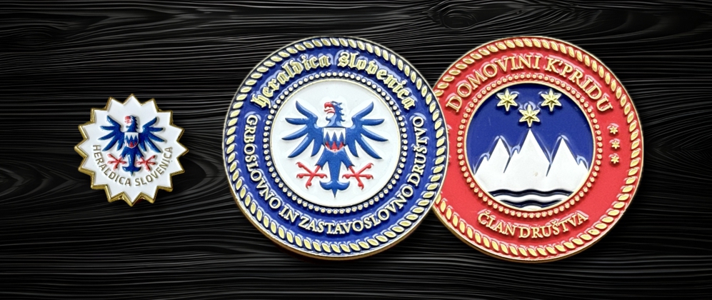 Članske oznake Društva Heraldica Slovenica - članska značka in kovanec izziva (ang. challenge coin).